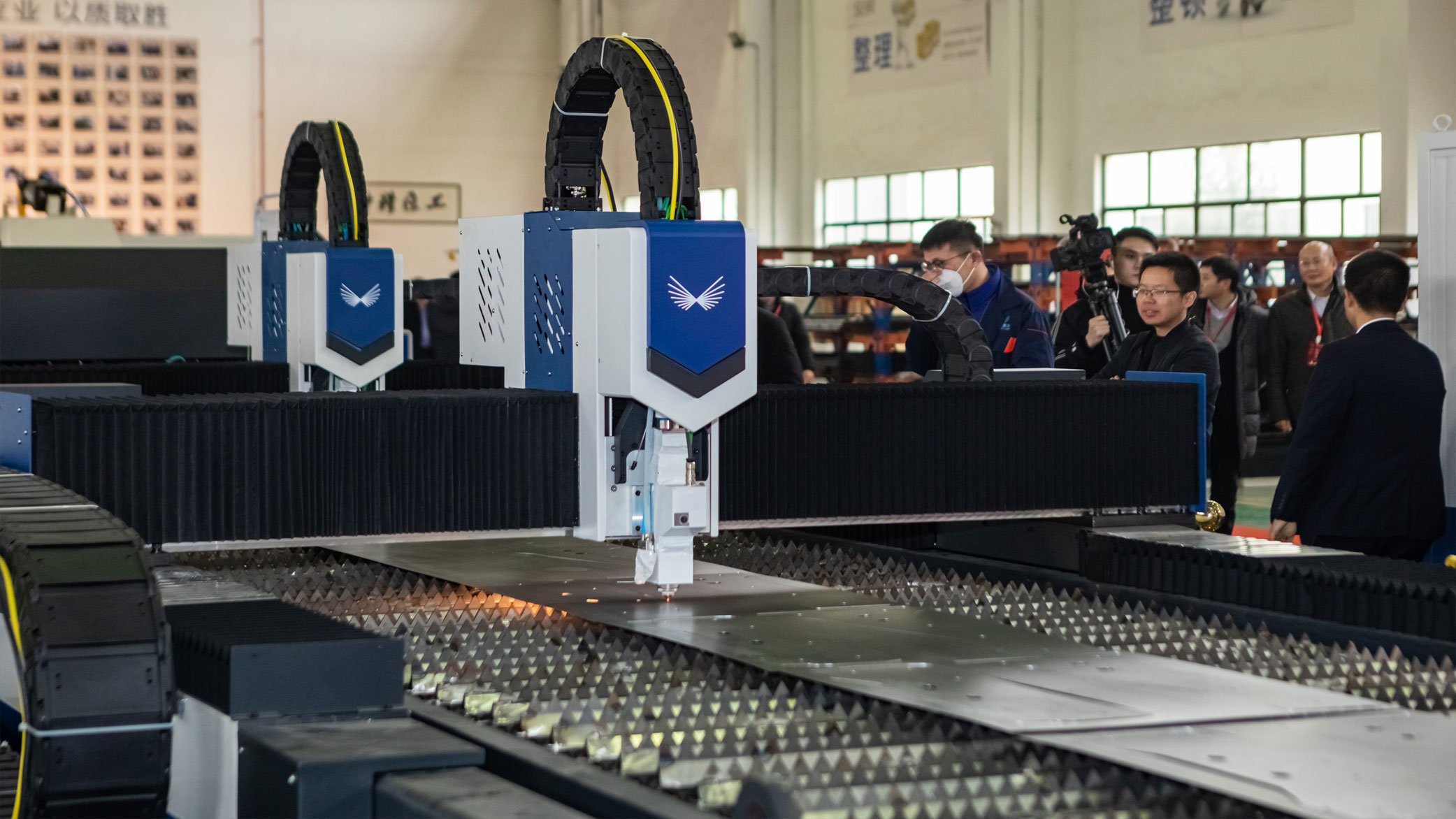 鋼板激光切割機在鈑金行業(yè)大受青睞